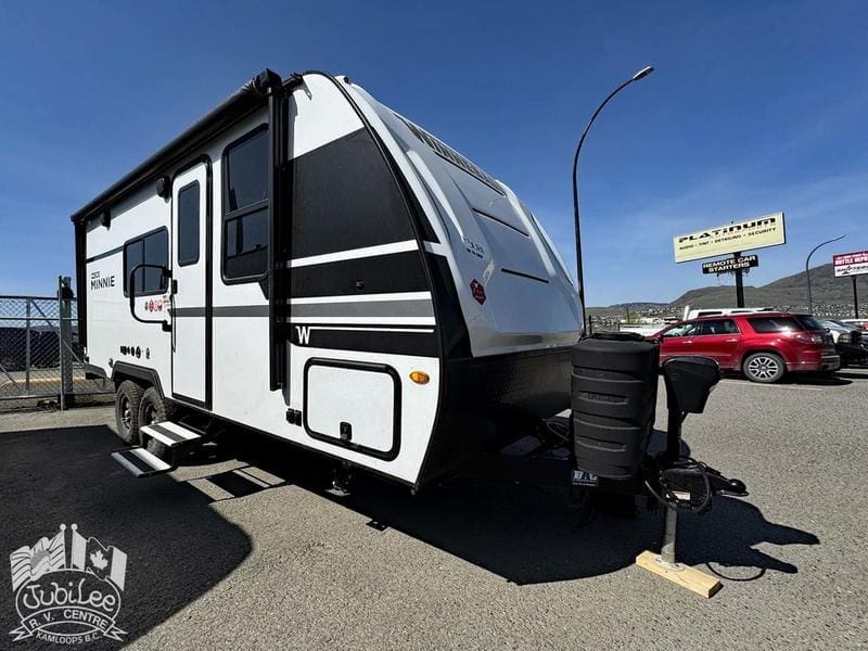 2025 Winnebago Micro Minnie 2108DS