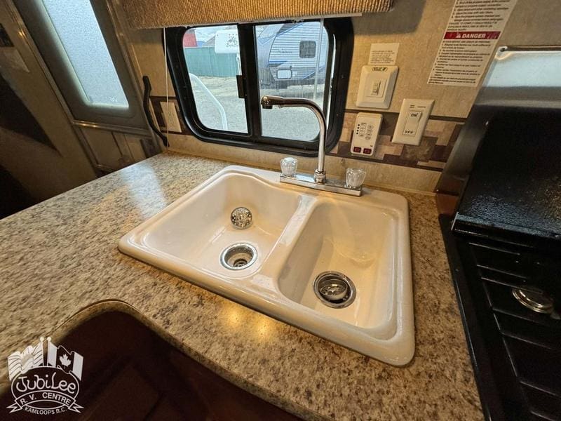 2011 Outdoors RV Creek Side 26BKS - Image 14