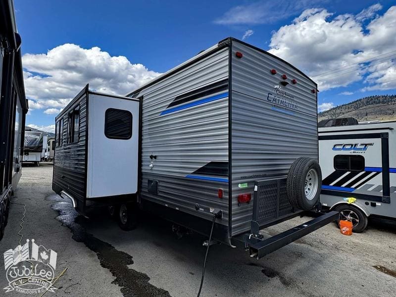 2022 Coachmen Catalina 263BHSK - Image 3