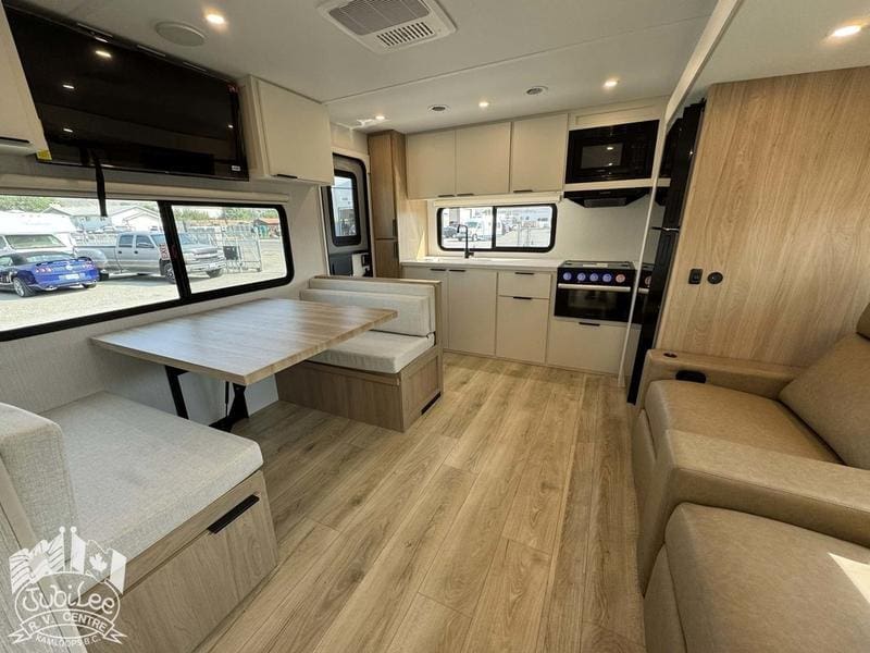2026 Winnebago Thrive 24RKS - Image 6