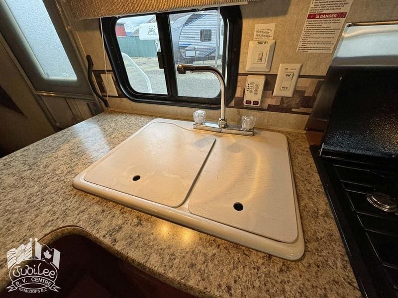 2011 Outdoors RV Creek Side 26BKS - Image 13