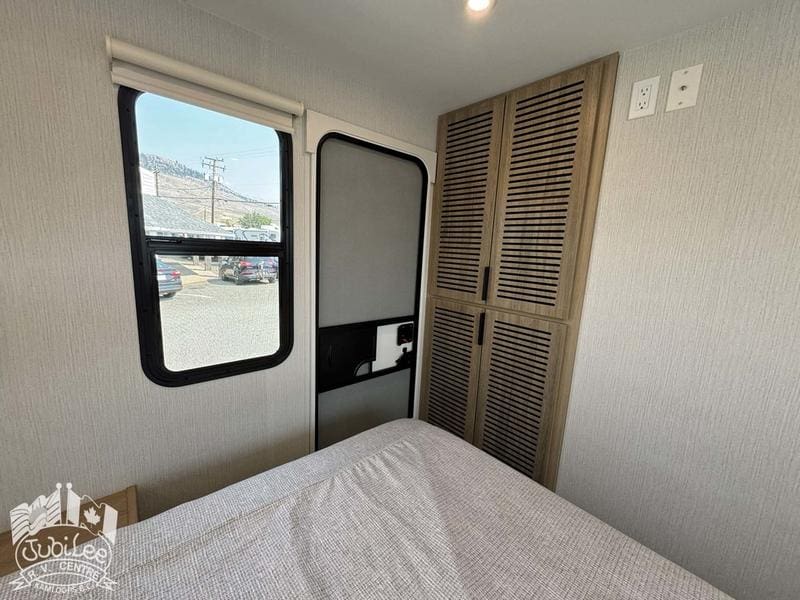 2026 Winnebago Thrive 24RKS - Image 21