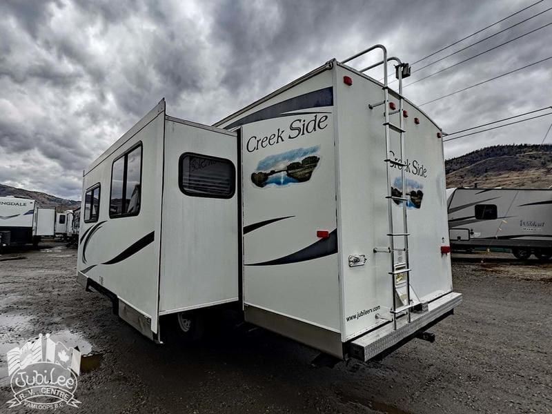 2011 Outdoors RV Creek Side 26BKS - Image 3
