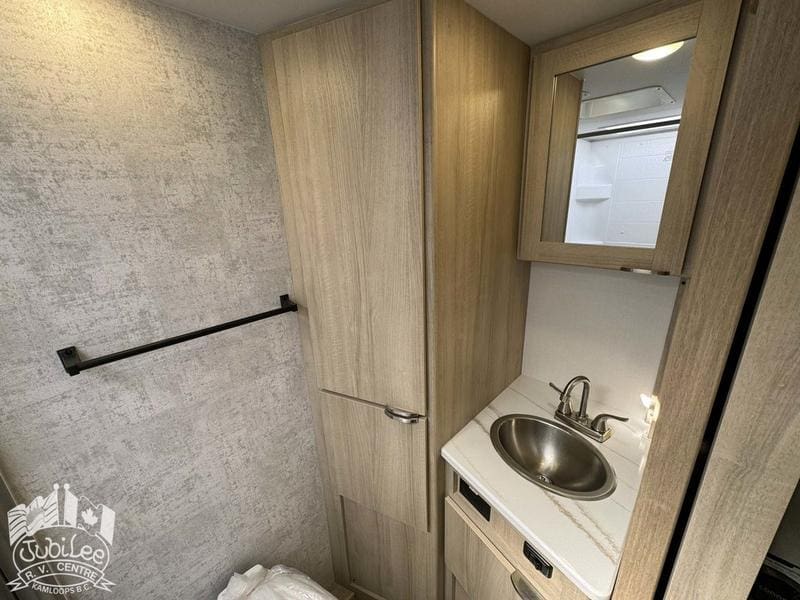 2025 Winnebago Micro Minnie 2108DS - Image 20