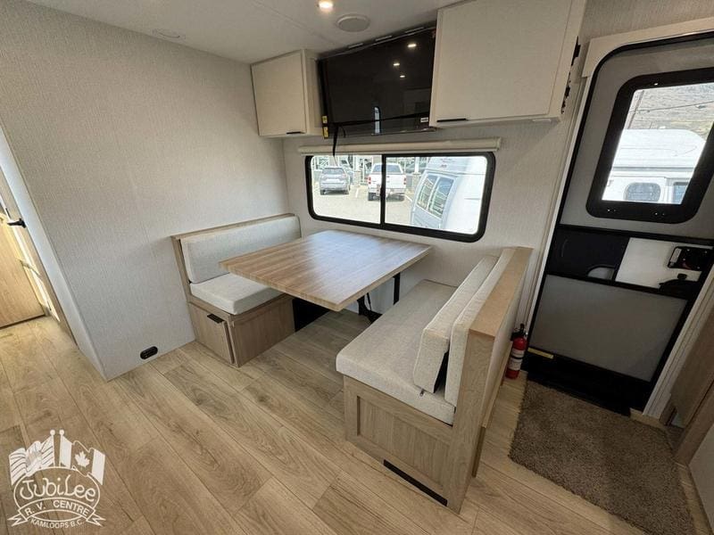 2026 Winnebago Thrive 24RKS - Image 8