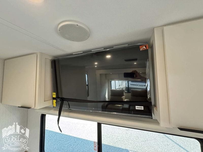 2026 Winnebago Thrive 24RKS - Image 9
