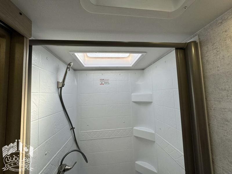 2025 Winnebago Micro Minnie 2108DS - Image 23