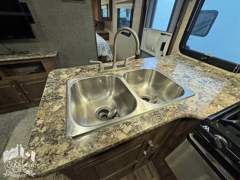 2015 Keystone Cougar 26DBH - Image 12