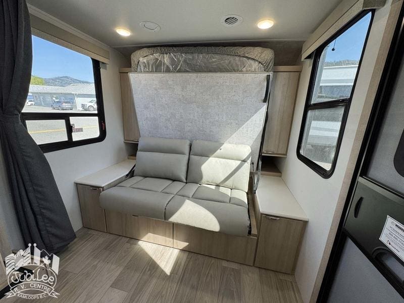 2025 Winnebago Micro Minnie 2108DS - Image 8