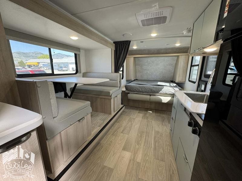 2025 Winnebago Micro Minnie 2108DS - Image 6