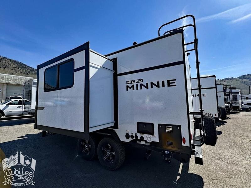 2025 Winnebago Micro Minnie 2108DS - Image 3