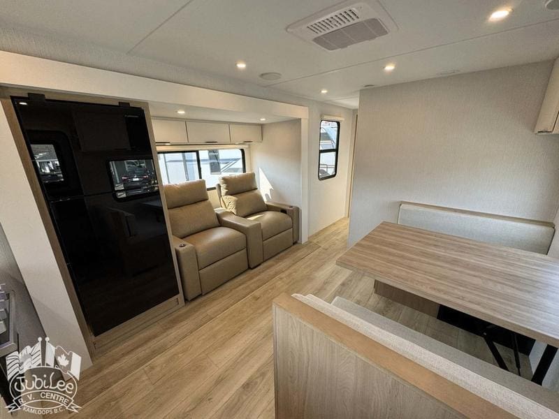 2026 Winnebago Thrive 24RKS - Image 5
