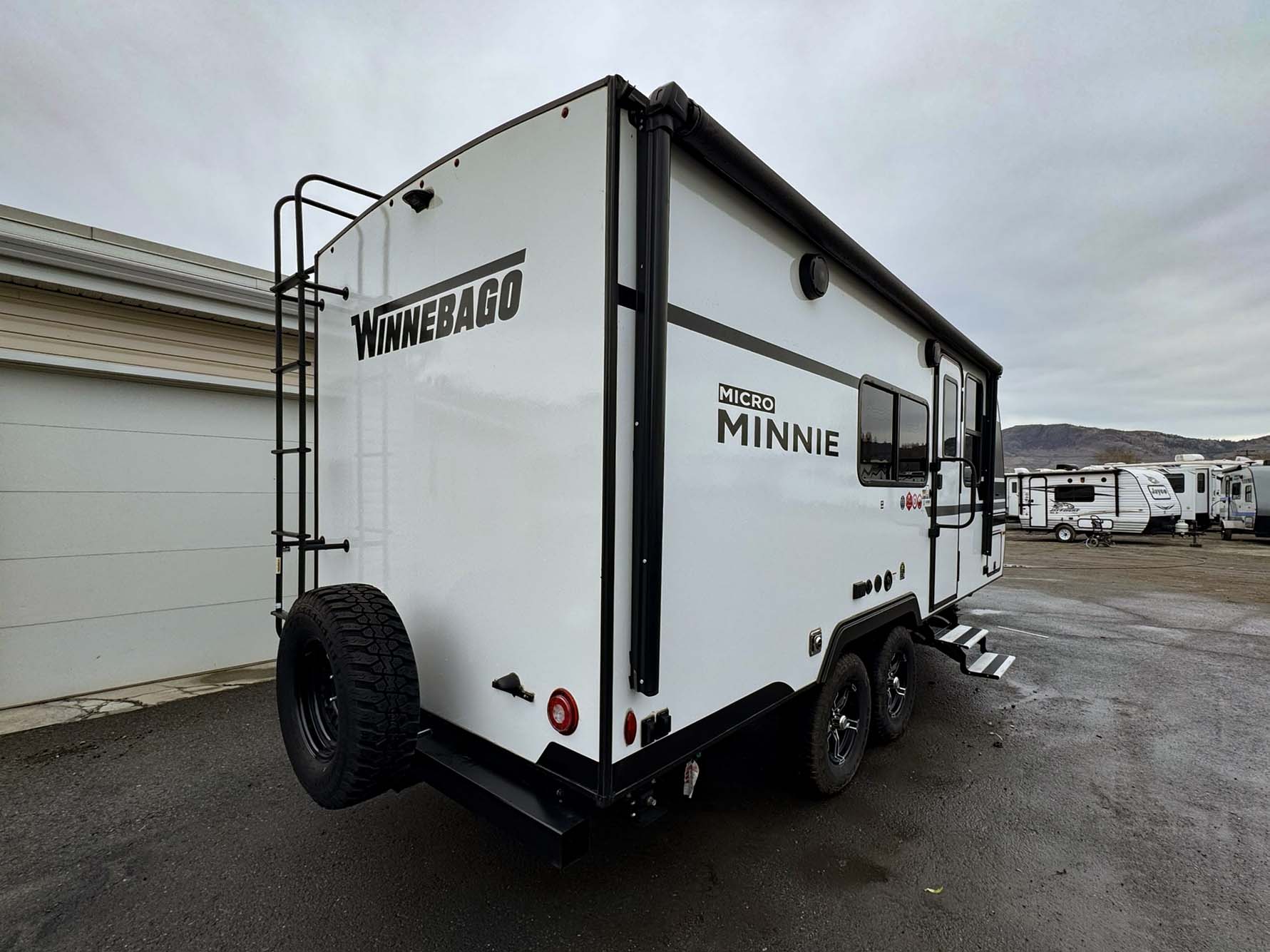 2025 Winnebago Micro Minnie 2108DS - Image 4