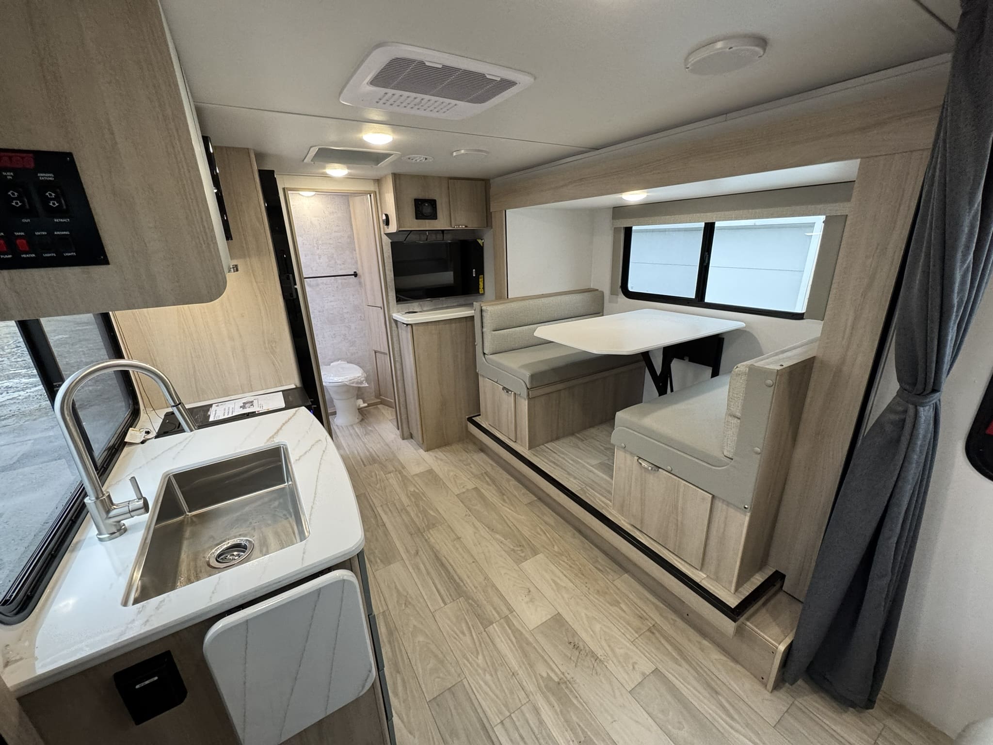2025 Winnebago Micro Minnie 2108DS - Image 5