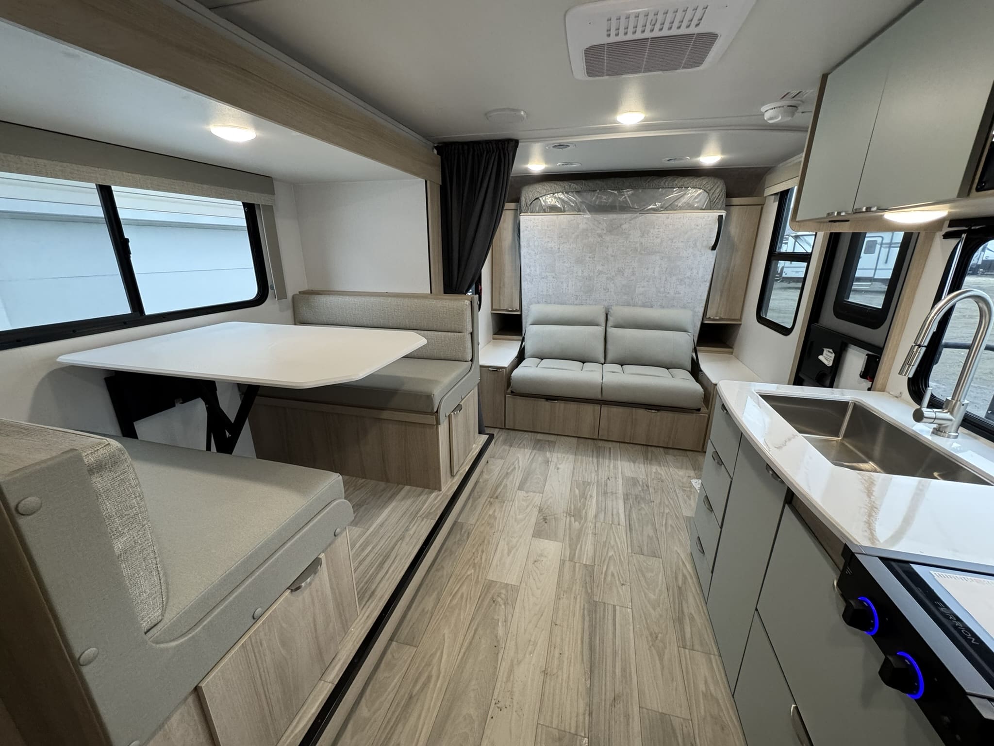 2025 Winnebago Micro Minnie 2108DS - Image 6