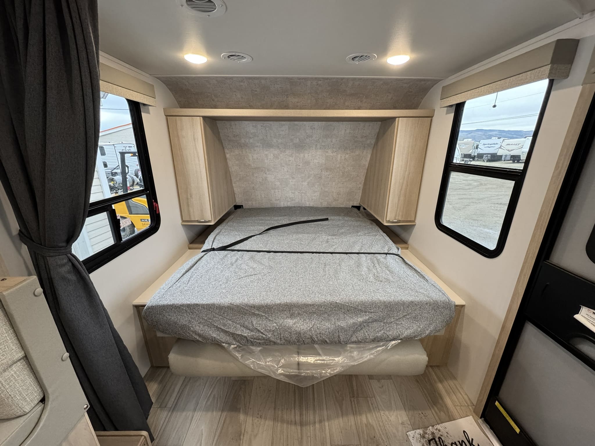 2025 Winnebago Micro Minnie 2108DS - Image 8