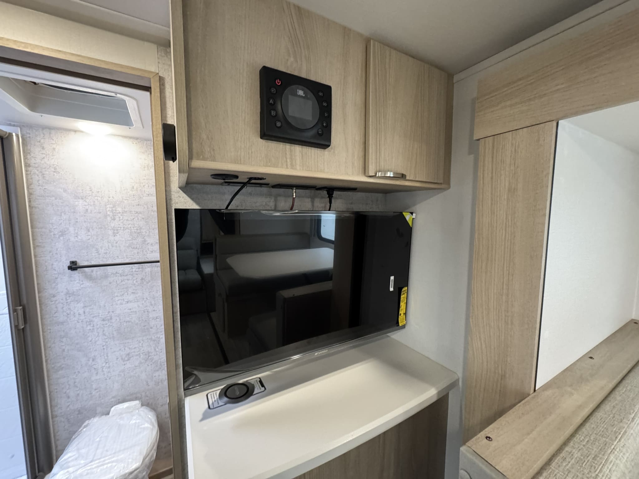 2025 Winnebago Micro Minnie 2108DS - Image 10