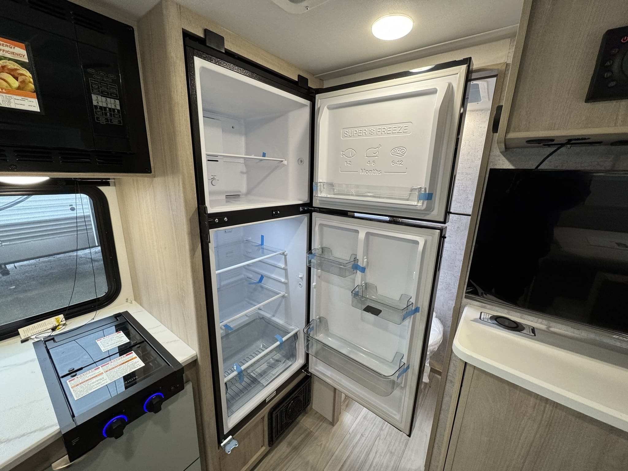 2025 Winnebago Micro Minnie 2108DS - Image 18